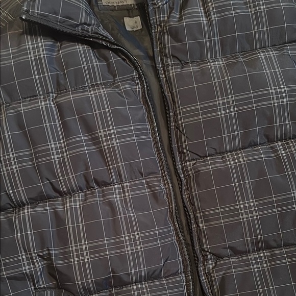 Old Navy Black and Gray Quilted Puffer Vest - Picture 3 of 5